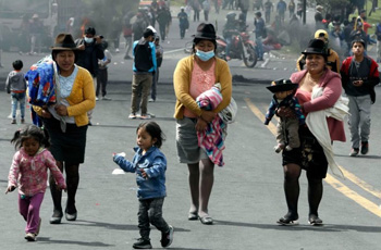 Mujeres indígenas en las manifestaciones en Ecuador